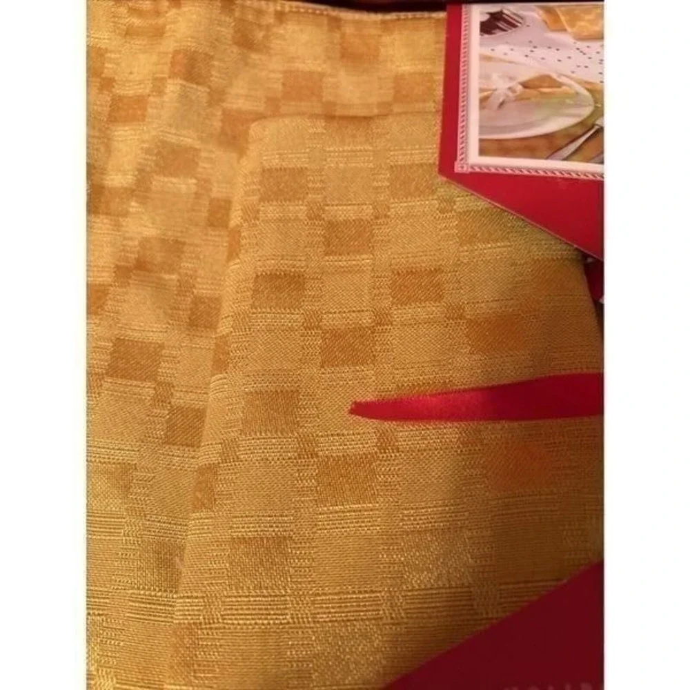 New  8 pc Cotton/Polyester Golden Torch 4 placemats 17